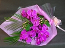 胡蝶欄花束　大輪（ピンク　観葉入り）